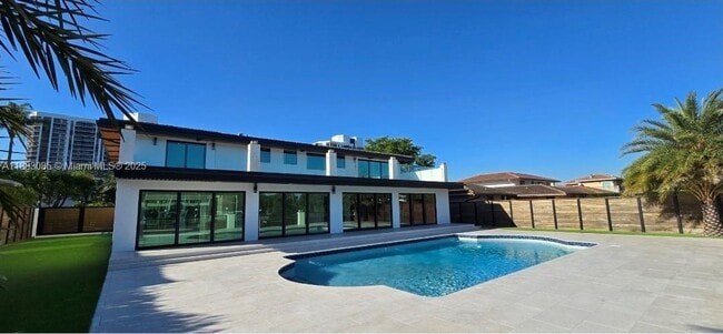 Building Photo - 406 Holiday Dr