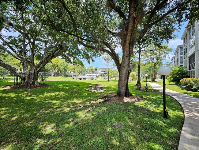 Building Photo - 4899 NW 26th Ct