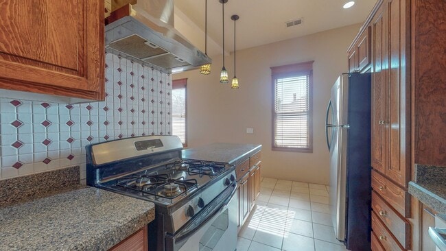 Building Photo - HISTORIC EDO 2/BD 2/BA CONDO