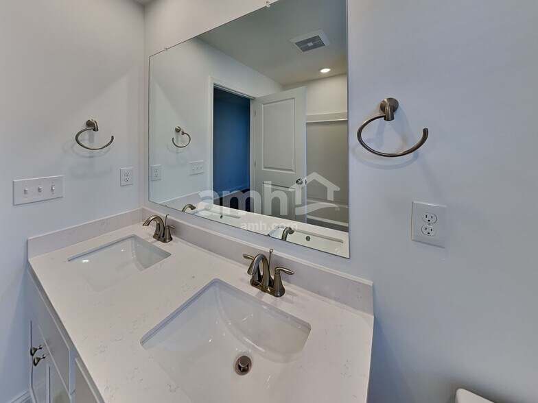 Building Photo - 218 Rustic Barn Ct