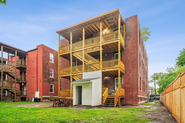 Building Photo - 208 Magnolia St