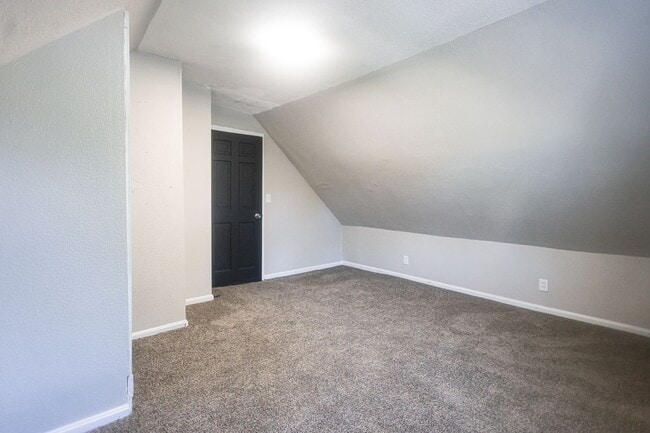 Building Photo - 216 E 33rd St