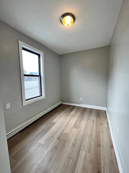 122 Randolph Ave 3R - 120 Randolph Ave