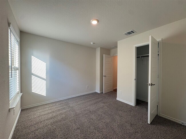 Building Photo - 610 Union Dr