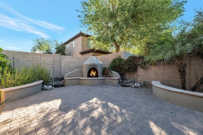 Building Photo - Highly Upgraded SPACIOUS home in desirable Aviano in Desert Ridge!