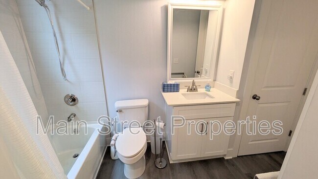 Building Photo - 379 S Clubbs St