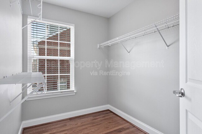 Building Photo - 3823 Maher Manor