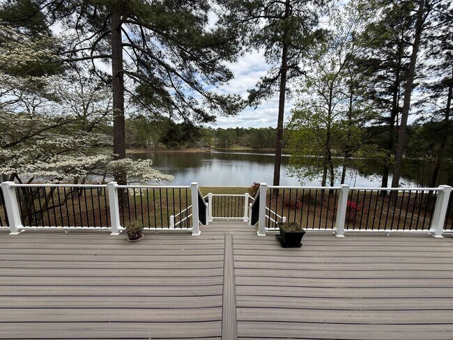 Building Photo - Carolina Lakes