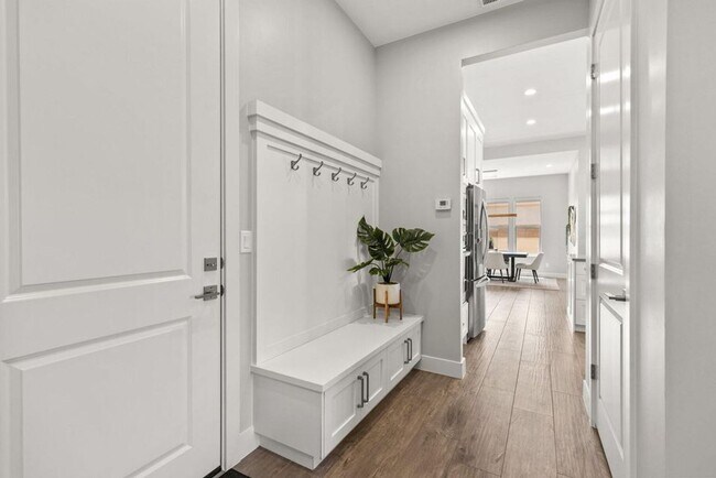 Building Photo - Beautiful 4 Bedroom Home!