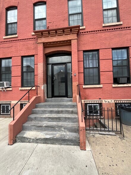Primary Photo - 9 Saint Pauls Ave