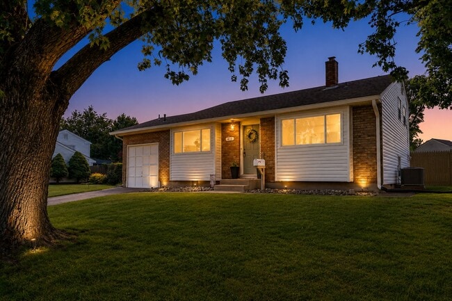 Building Photo - 411 Greenview Dr