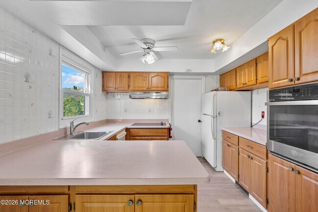 Building Photo - 8 Holton Ln