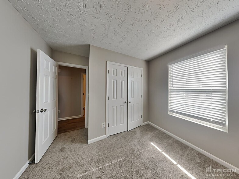 Building Photo - 6195 Flagstaf Walk