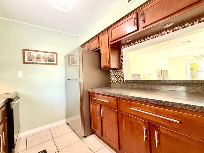 Building Photo - Effortless & comfortable 2Beds/1.5Bath tow...