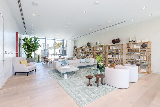 Building Photo - 3131 NE 7th Ave