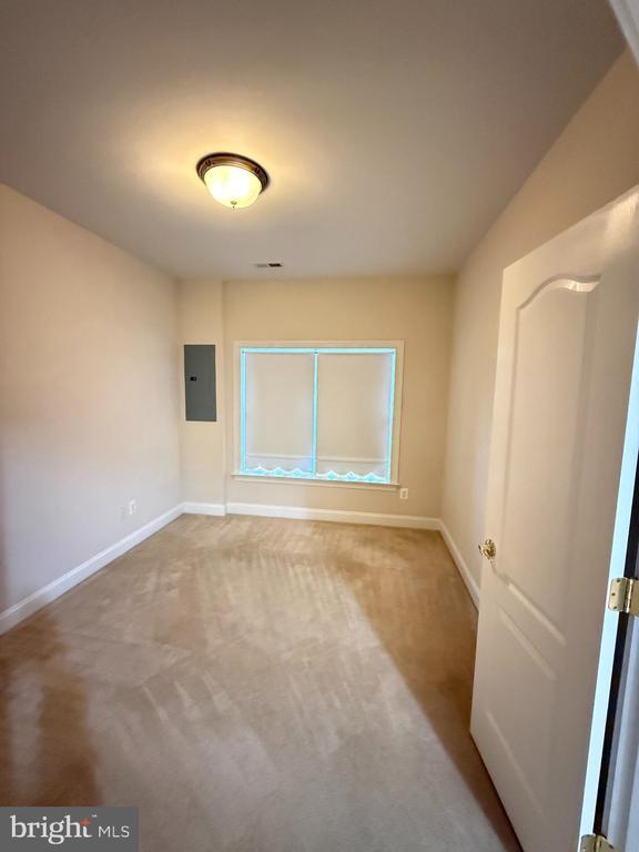 Building Photo - 3680 Chippendale Cir