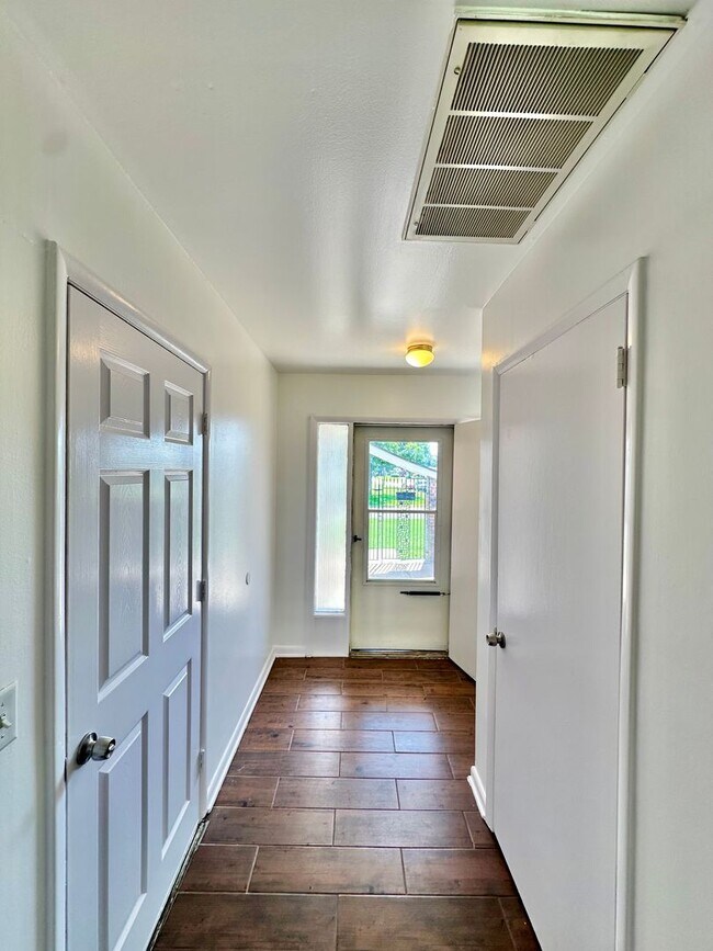 Building Photo - 3 BED 2 BATH-Longview Acres 2nd