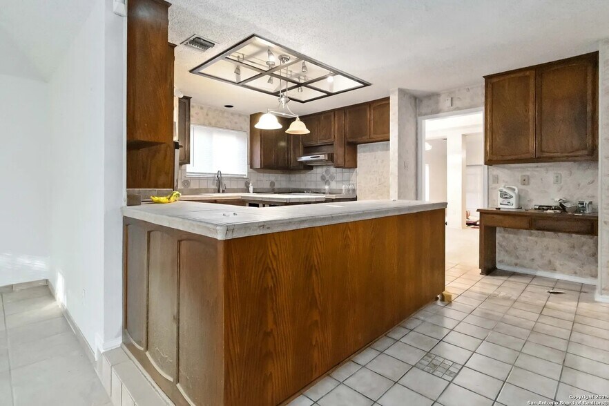 Building Photo - 17915 Summer Knoll Dr