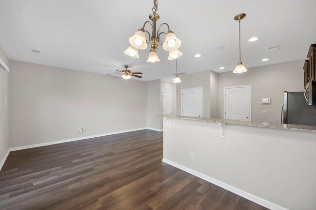 Building Photo - DISCOVER COMFORT & STYLE IN LEXINGTON'S DAWSON'S PARK