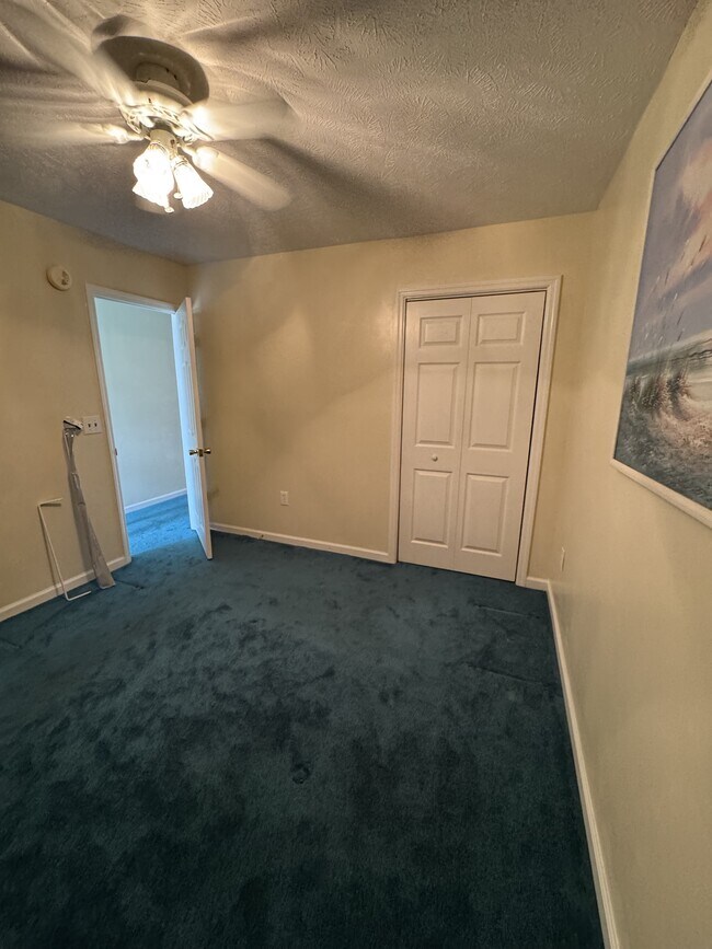 Building Photo - 556 White River Dr