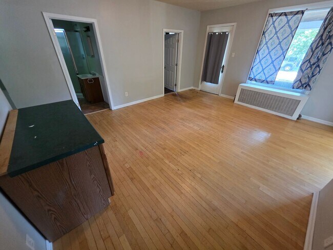 Building Photo - 1812 Kendall St