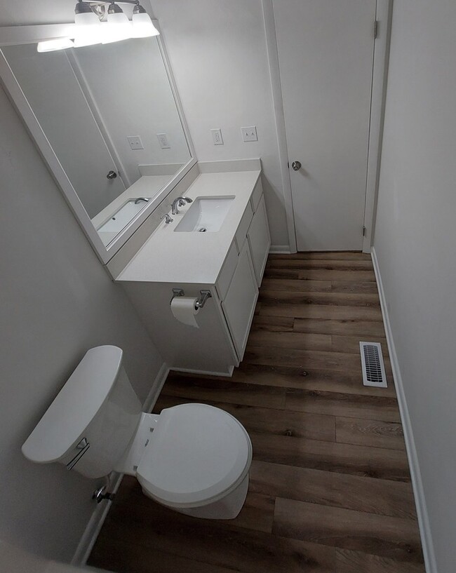 Building Photo - 804 Biltmore Dr