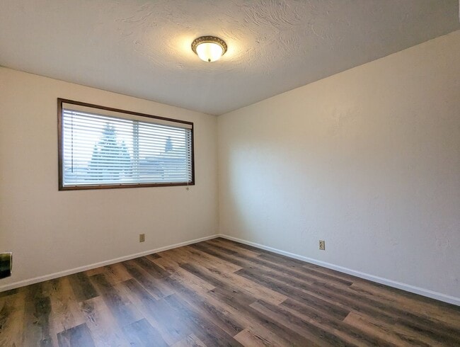 Building Photo - Great 3-Bedroom, 2-Bath Home In A Cul-De-Sac!