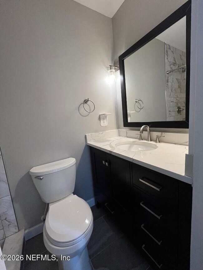 Building Photo - 1337 Menna St