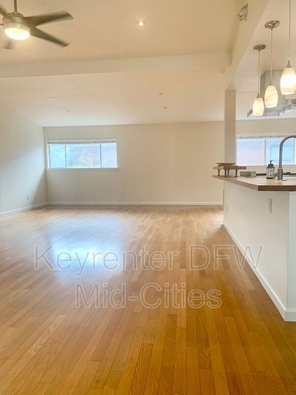 Building Photo - 501 Nottingham Dr