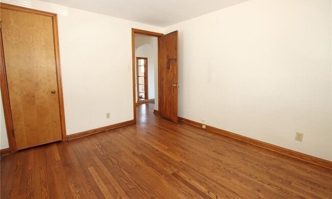 Building Photo - Charming 2 Bedroom Home in South Charleston with Beautiful Hardwood Flooring Throughout!