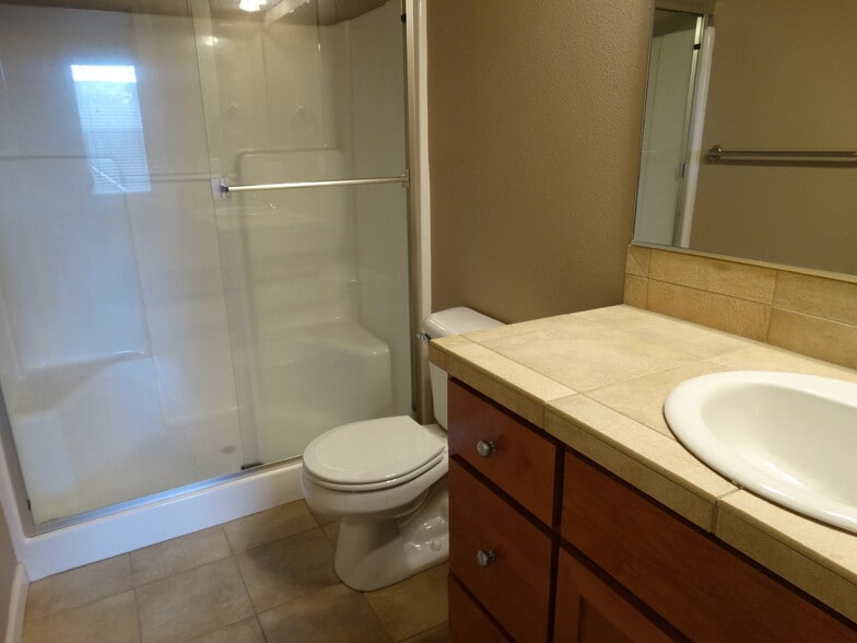 Building Photo - 3640 Summerlinn Dr