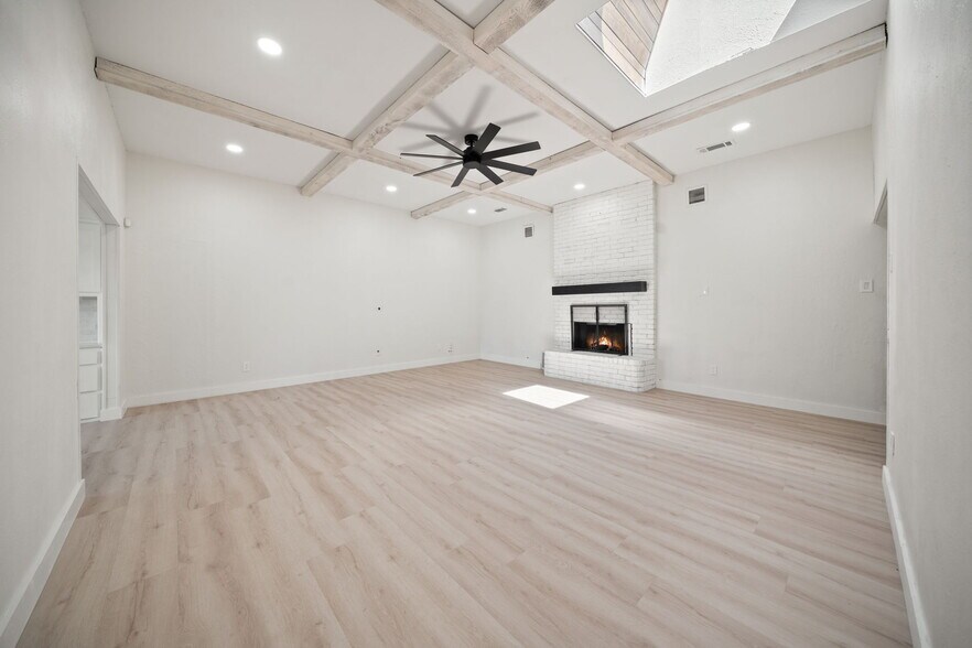 Building Photo - 9980 Brockbank Dr