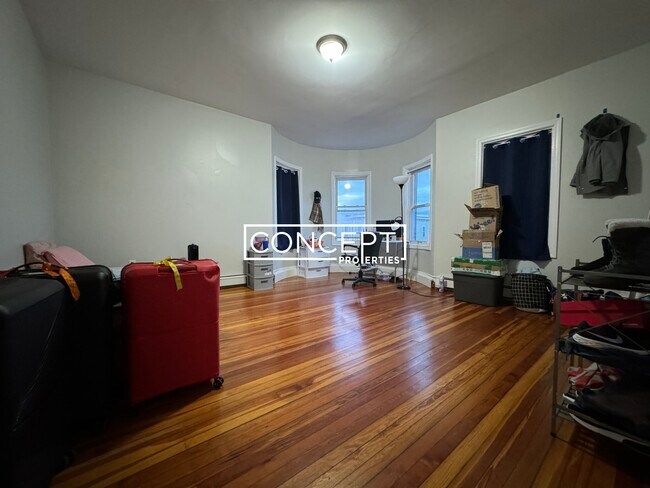 Building Photo - 314 Centre St