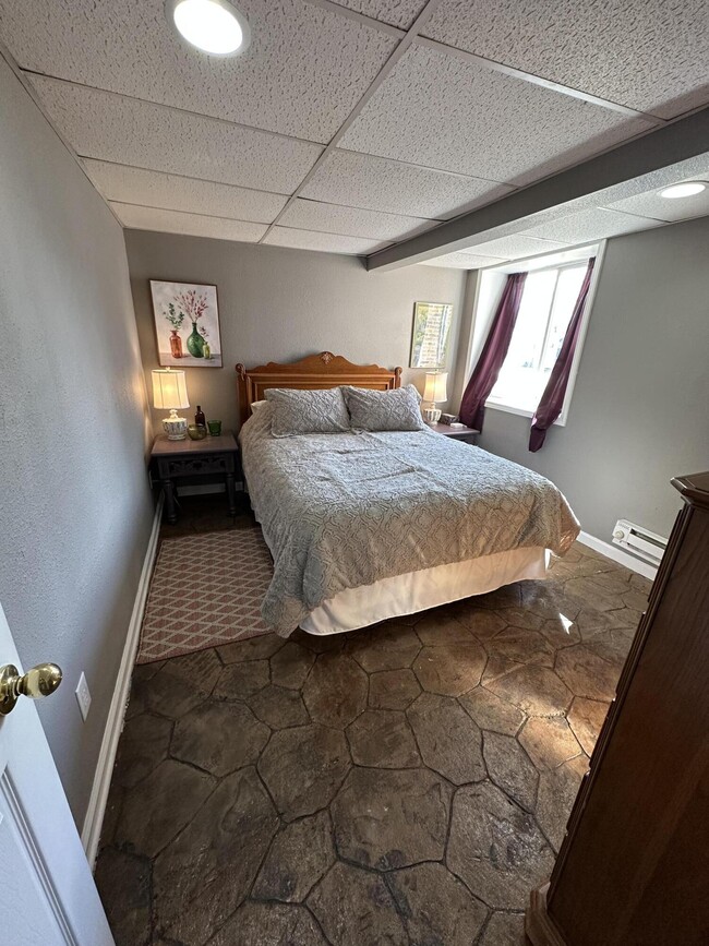 Building Photo - 1601 Hinkson Ave