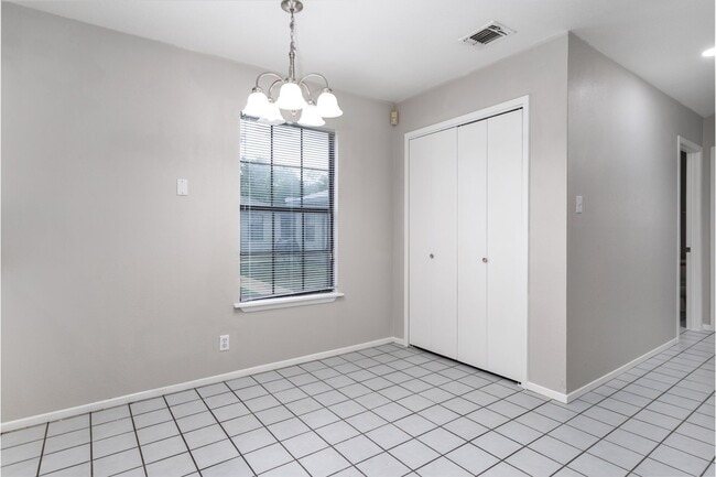 Building Photo - 927 W Formosa Blvd