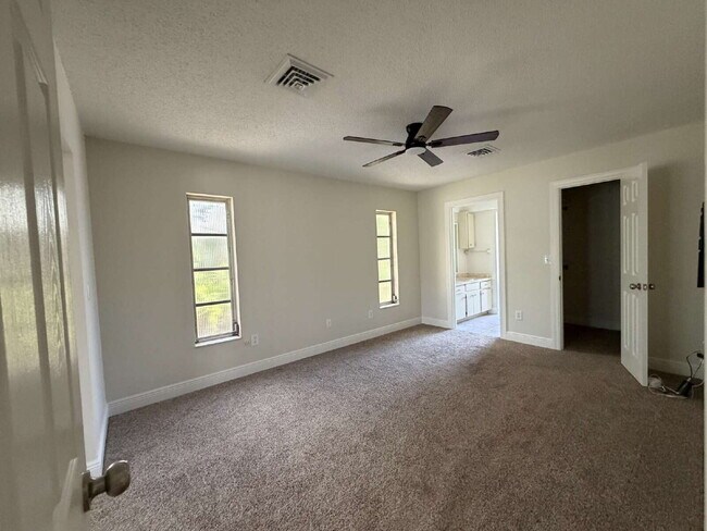Building Photo - Charming 2-Bedroom, 2-Bath Duplex in a Quiet Englewood Cul-de-Sac
