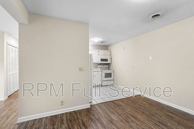 Building Photo - 135 Hicks Rd