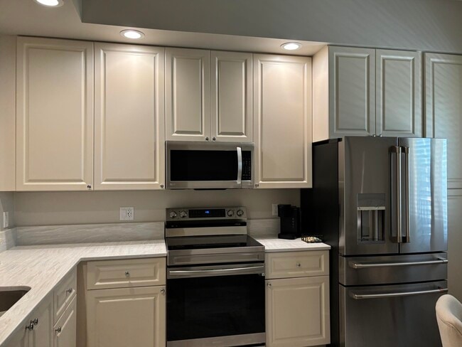 Building Photo - 33 Harbour Isle Dr W