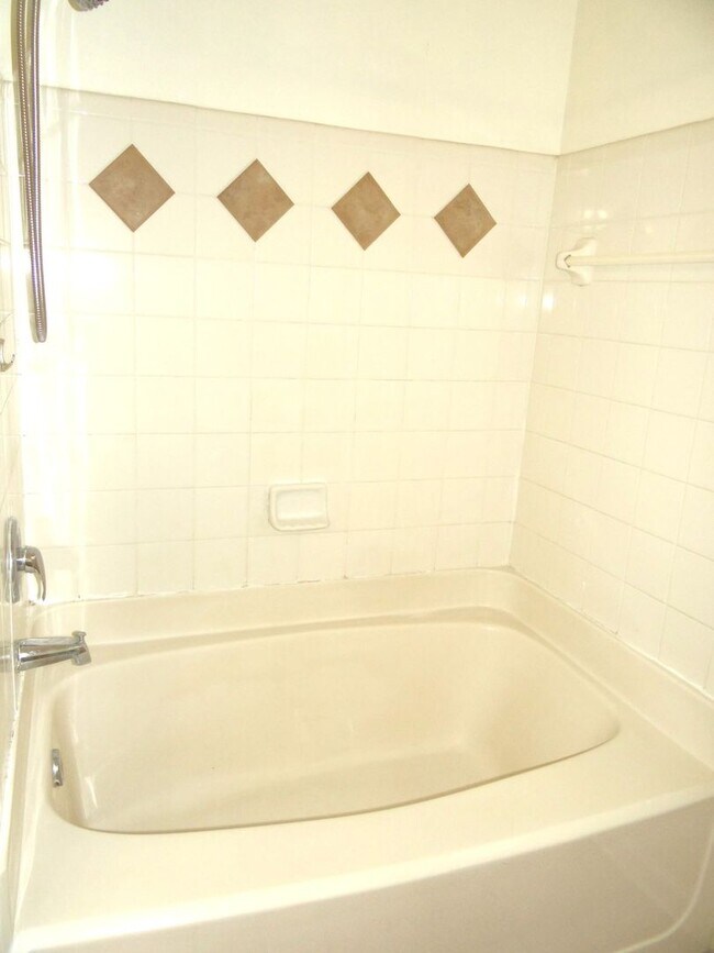 Building Photo - 2 bed 2 bath condo - South Tampa