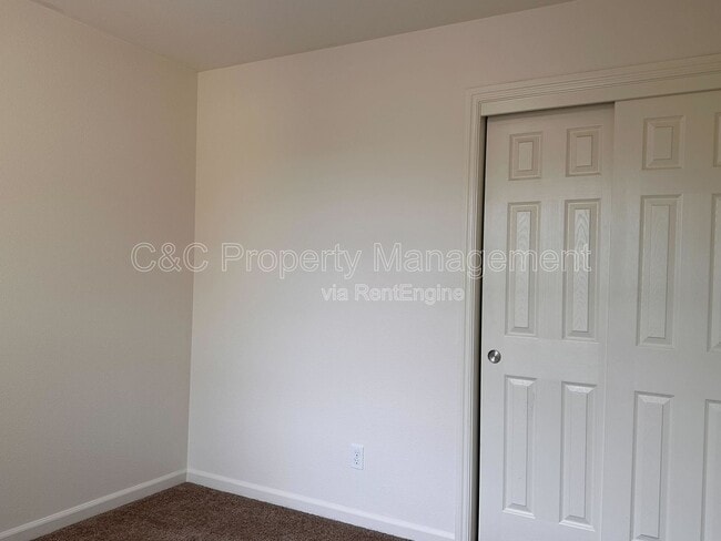 Building Photo - 3672 Etchings Way