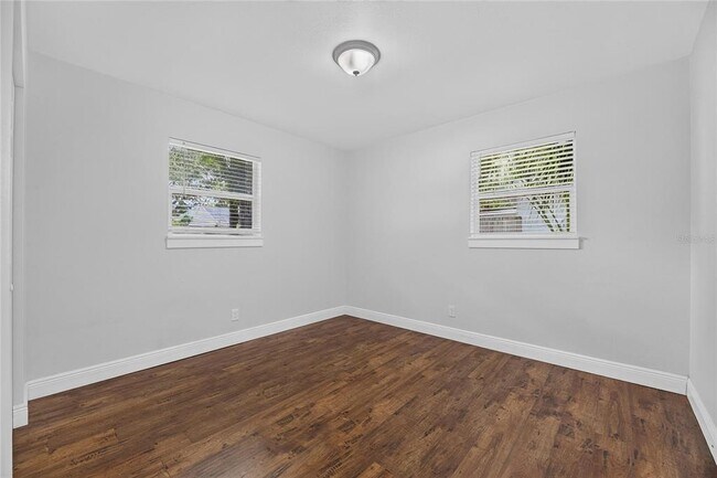Building Photo - 4421 W Iowa Ave