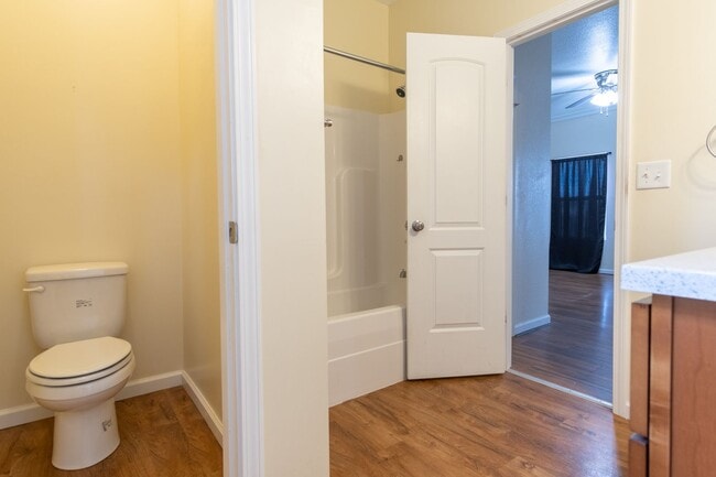 Building Photo - MOVE IN READY 3 Bedroom!