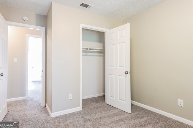 Building Photo - 7383 Fernwood Dr