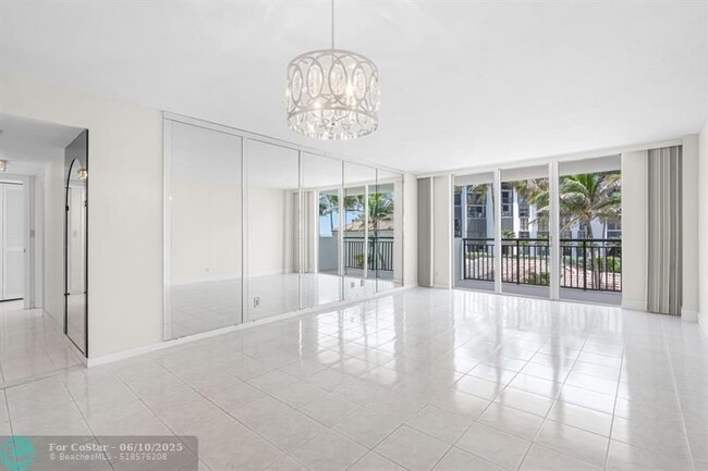 Building Photo - 1149 Hillsboro Mile