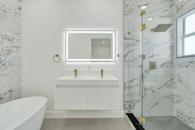 Building Photo - 1213 W Las Olas Blvd