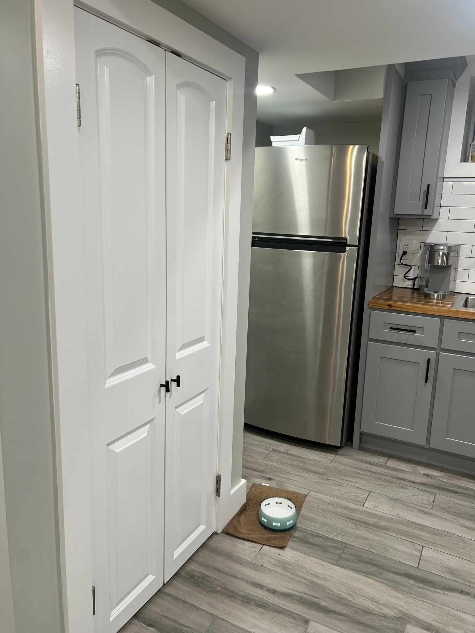 Building Photo - 372 Walnut St