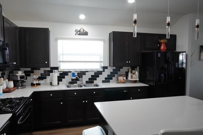 Building Photo - 231 Milliner Lp