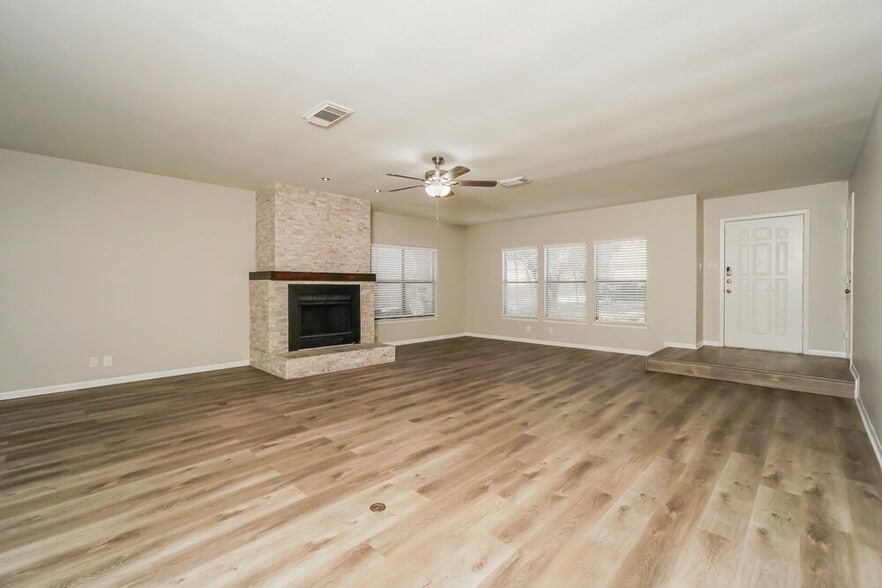 Building Photo - 3438 Maitland