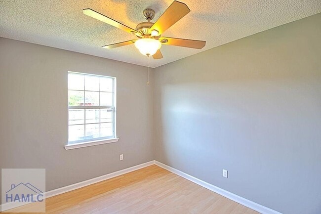 Building Photo - 850 Lyndsi Ln