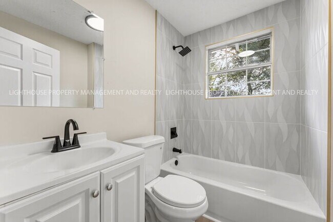 Building Photo - Newly Renovated 3 Bedroom Home With Modern Kitchen